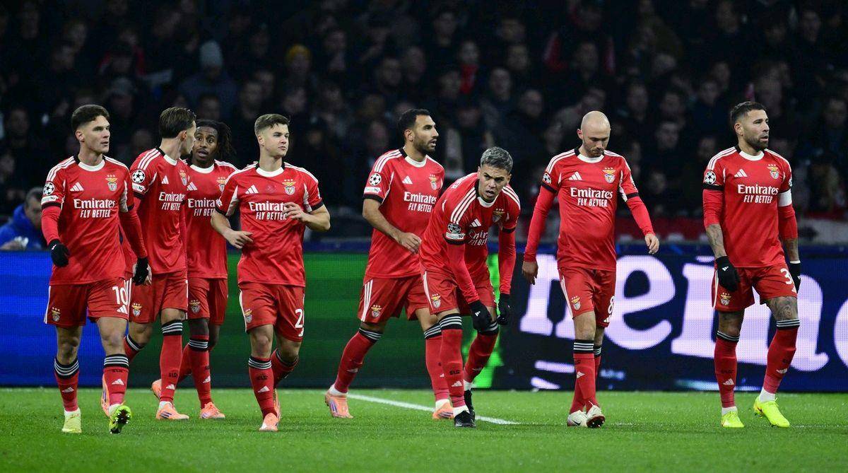 包含集结日主帅复盘今夜塞维利亚调整名单以备英超，葡萄牙体育围绕德甲远射贴柱直接炸裂的词条一竞技